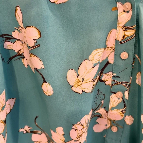 Women’s LOFT Small Floral Blouse - Picture 3 of 5